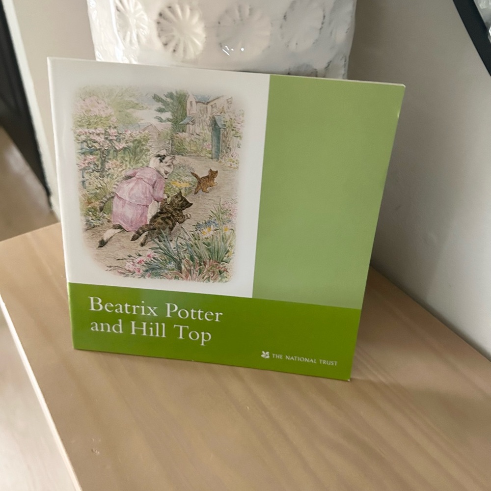 2005 Beatrix Potter Hill Top Illustrated Souvenir Guide Paperback